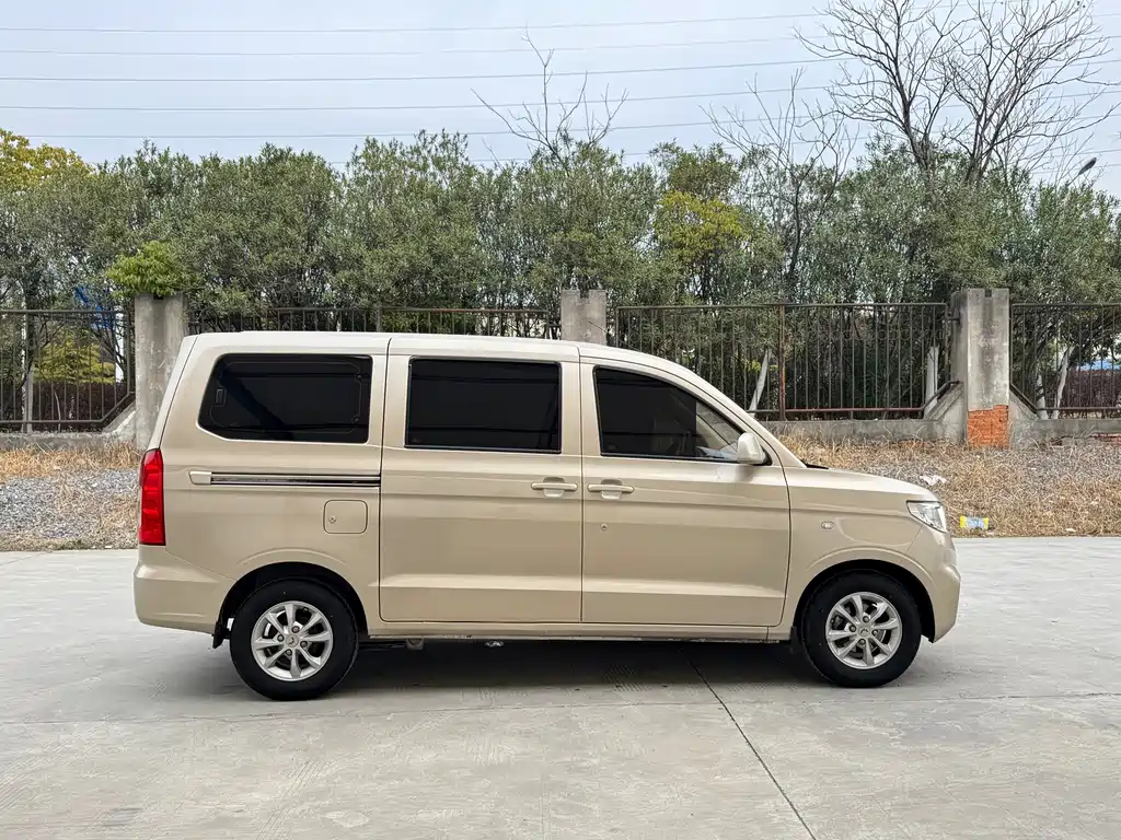 Wuling Hongguang V — миниатюра 4