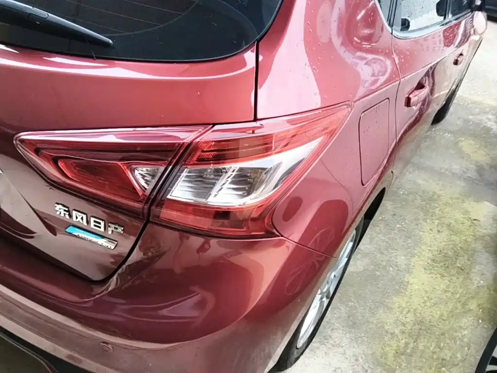 Nissan Tiida — миниатюра 8
