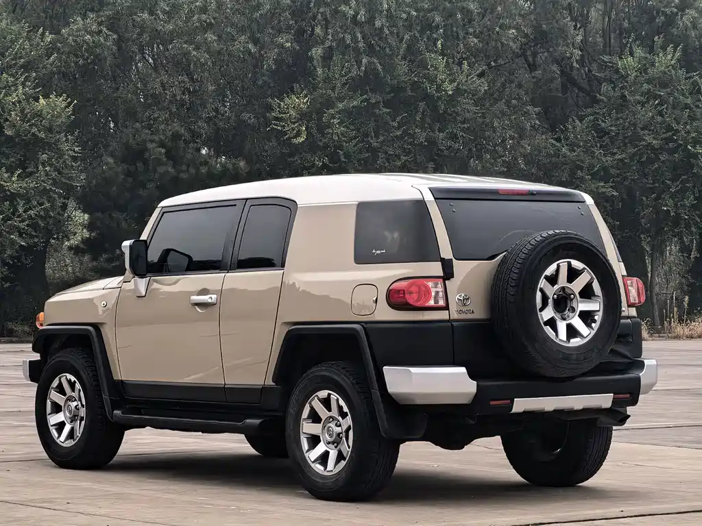 Toyota FJ Cruiser — миниатюра 4