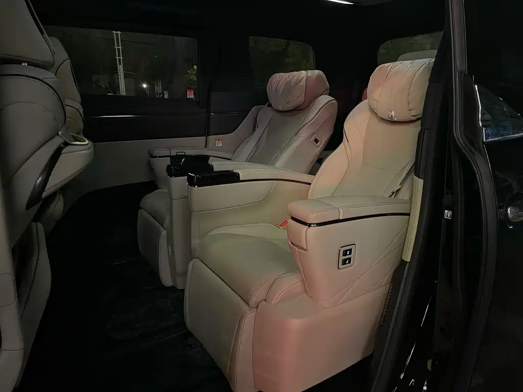 Toyota Alphard — миниатюра 7