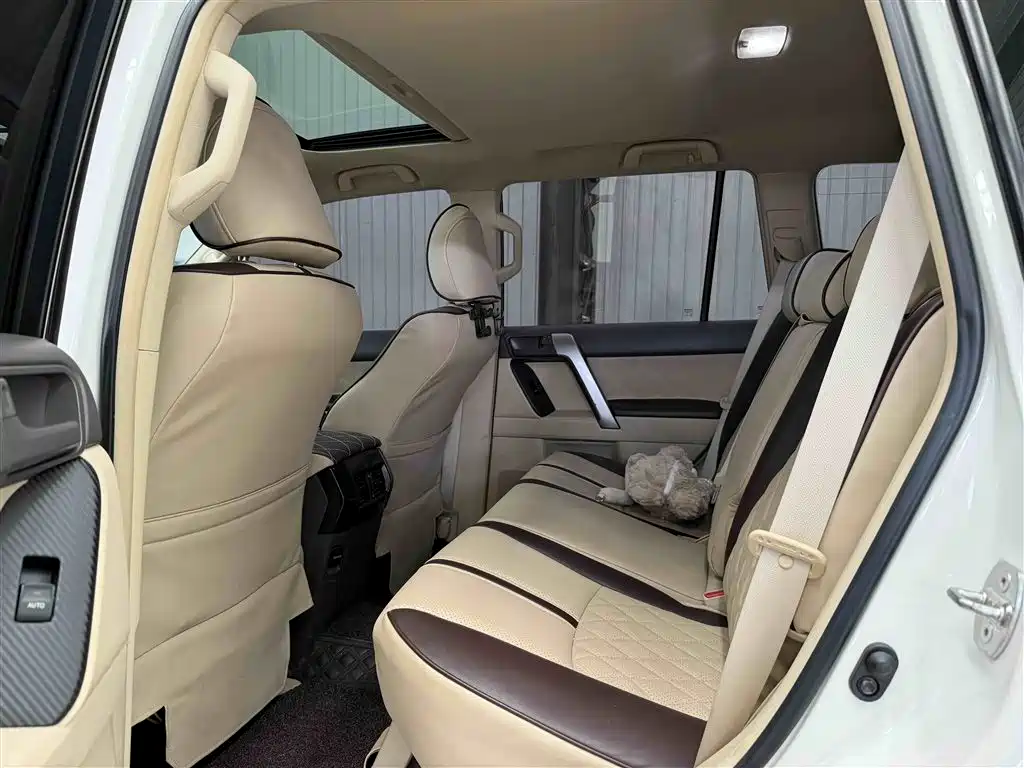 Toyota Land Cruiser Prado 2016 2.7L AT Standard