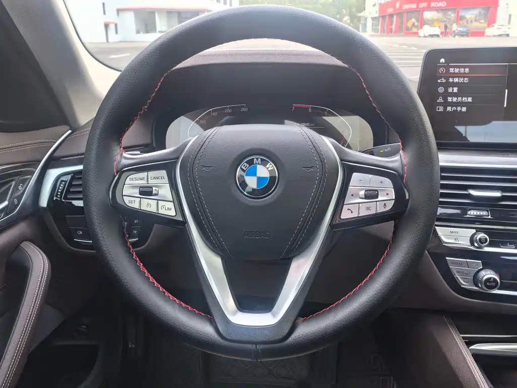 BMW 5 Series — миниатюра 12