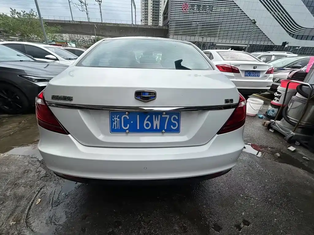 Geely Emgrand — миниатюра 9