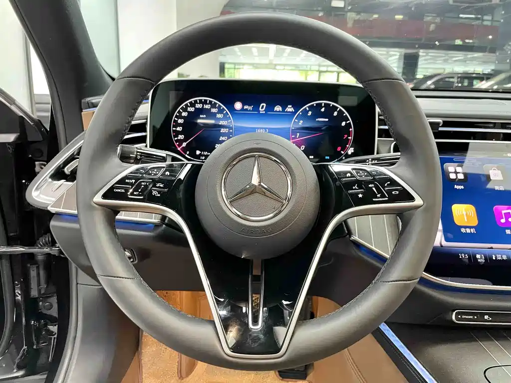 Mercedes-Benz E-Class — миниатюра 15