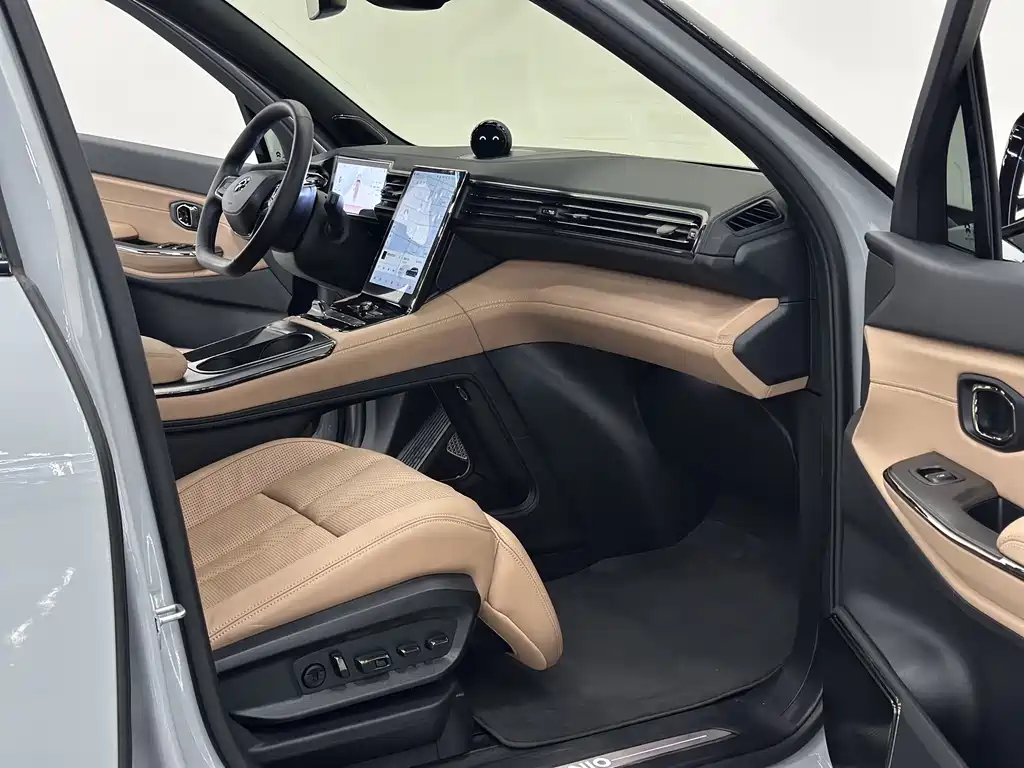 NIO ES8 2020 415KM мест