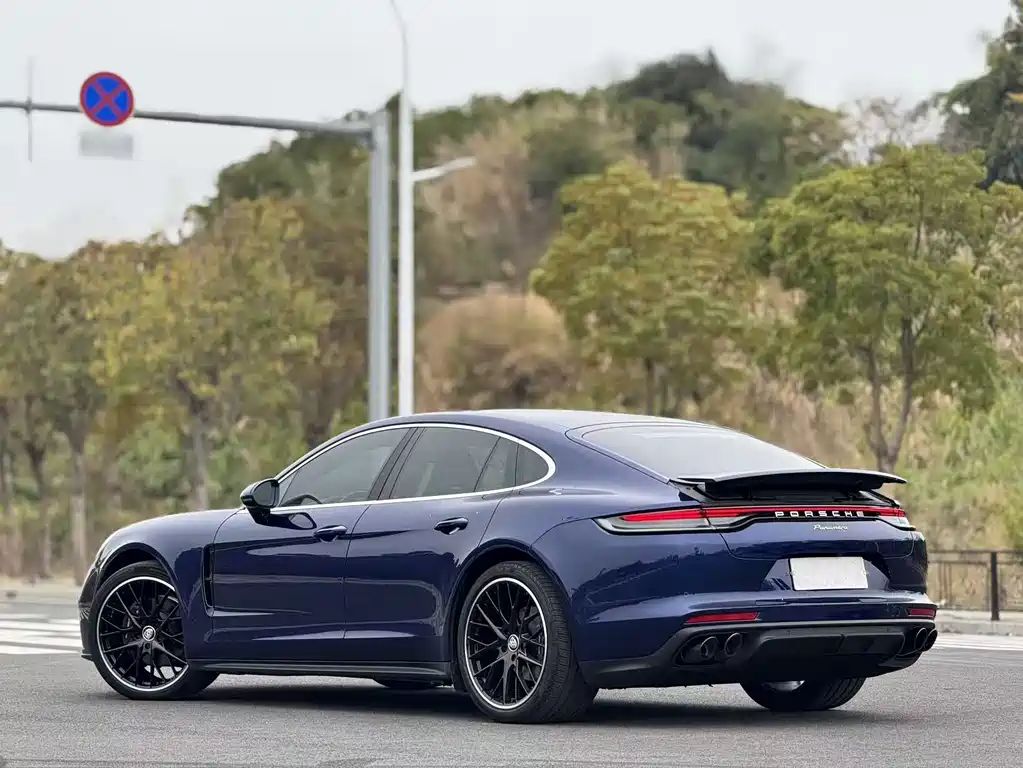PORSCHE PANAMERA