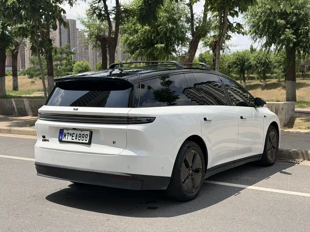 Li Auto i8 2025 Standard