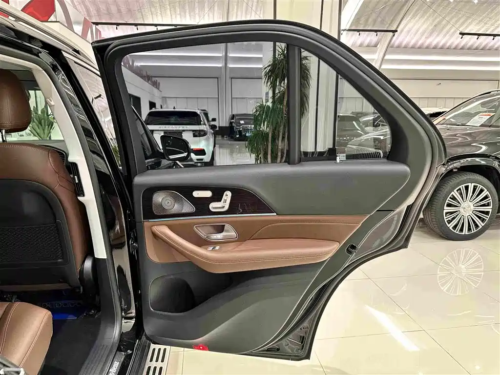 Mercedes-Benz GLE (Import) — миниатюра 30