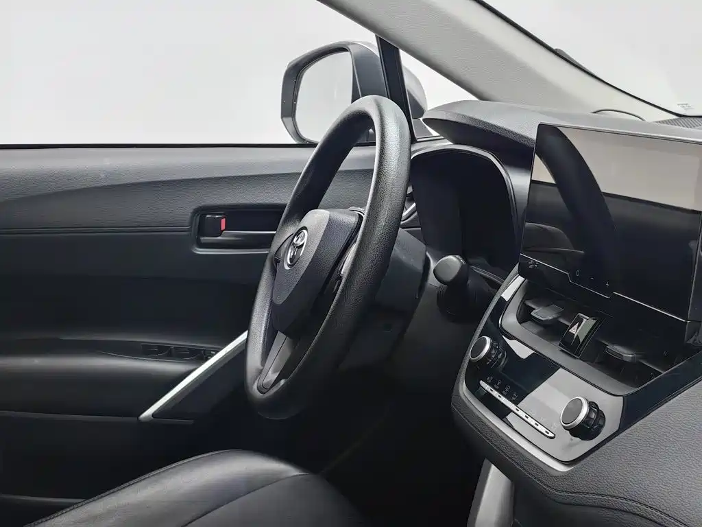 Toyota Corolla Cross — миниатюра 22