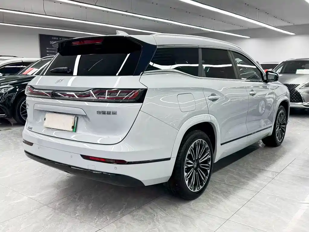 JETOUR L9 2025 1.5TD 2DHT Flagship 6 мест