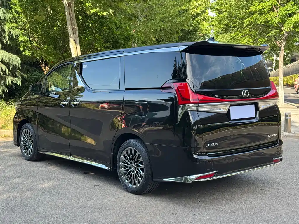 Toyota Vellfire 2023 2.5L HV Luxury