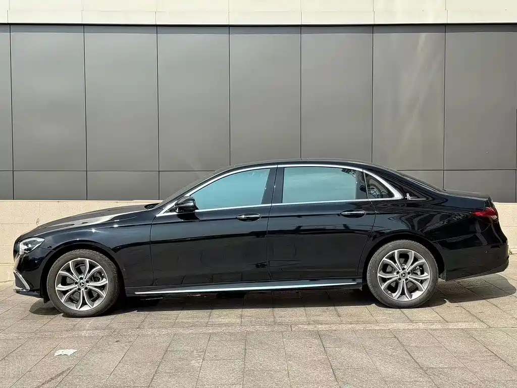 Mercedes-Benz E-Class — миниатюра 4