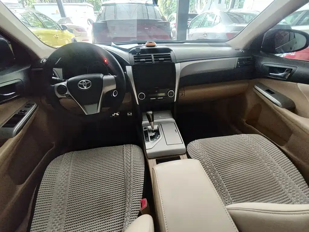 Toyota Camry — миниатюра 5