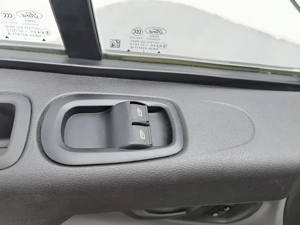 Ford Transit — миниатюра 9