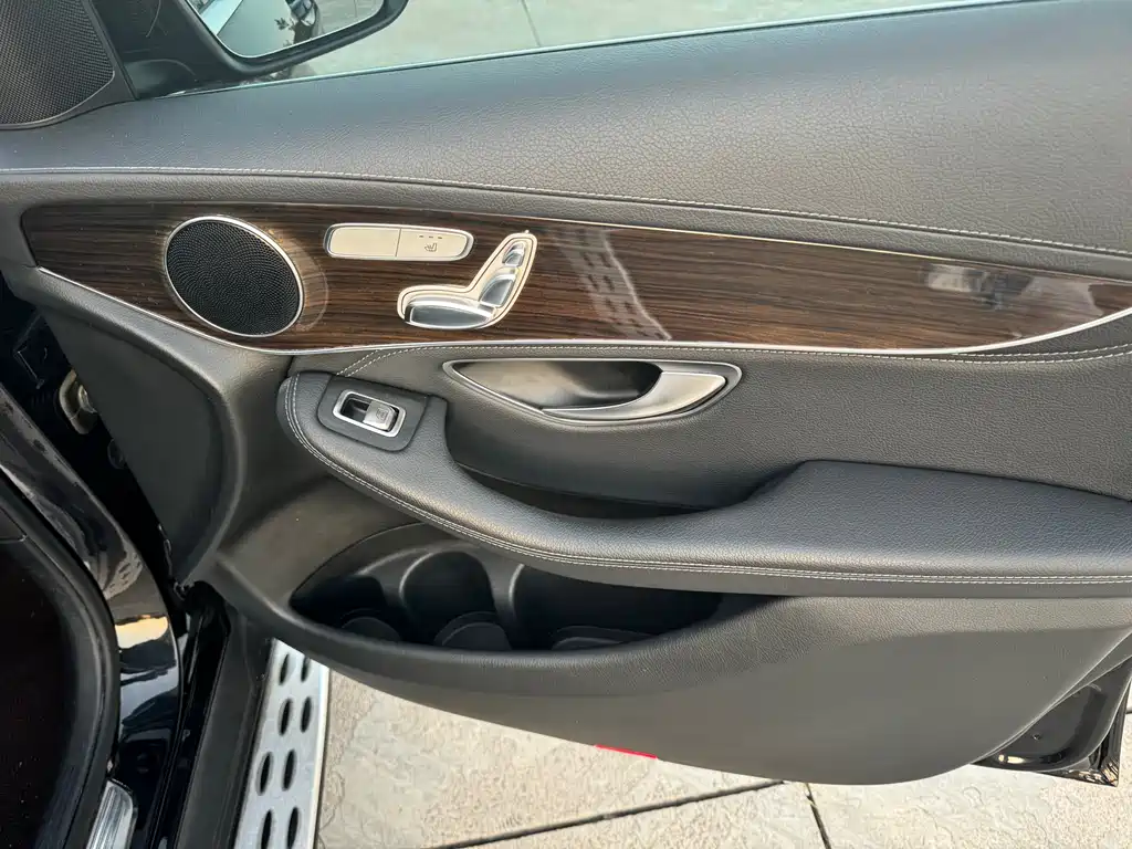 Mercedes-Benz GLC 2017 GLC 260 4MATIC Luxury