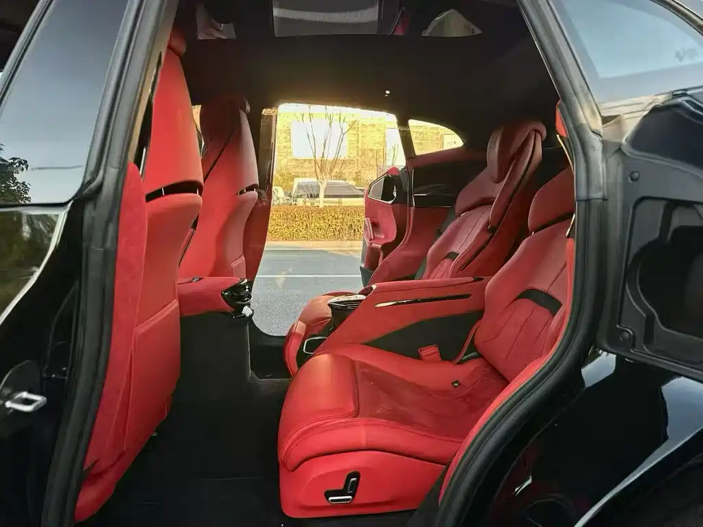 Ferrari Purosangue 2023 6.5L V12
