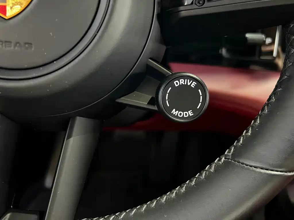 Porsche Taycan — миниатюра 10