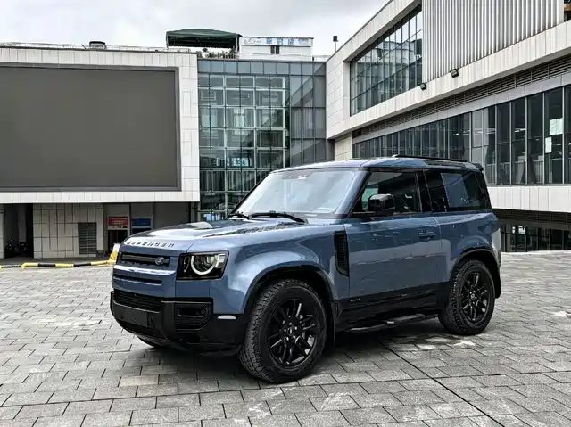 Land Rover Defender — фото 1