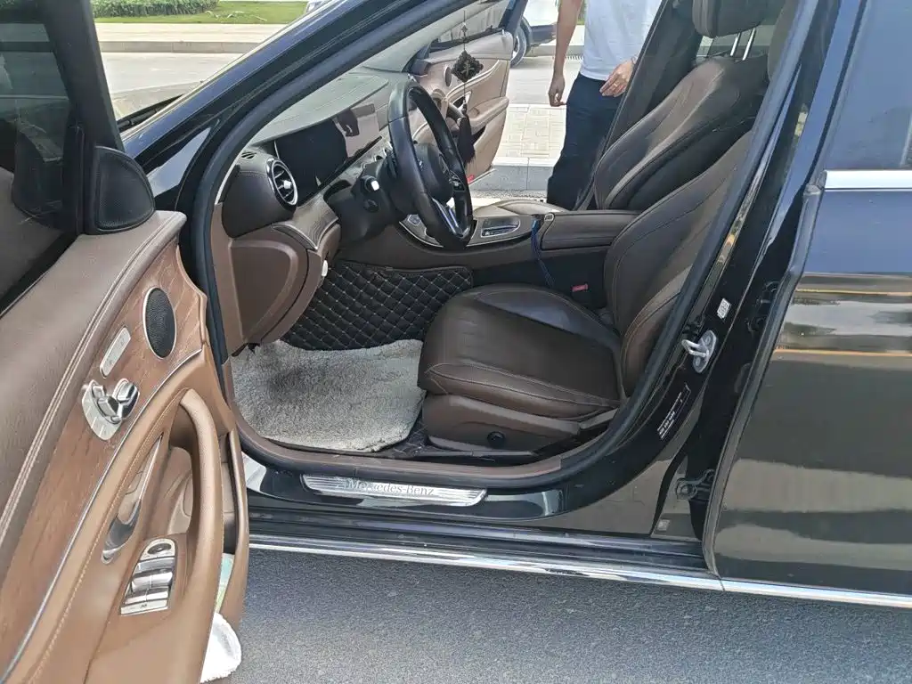 Mercedes-Benz E-Class — миниатюра 14