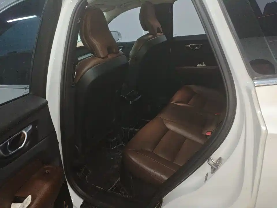Volvo XC60 — миниатюра 6