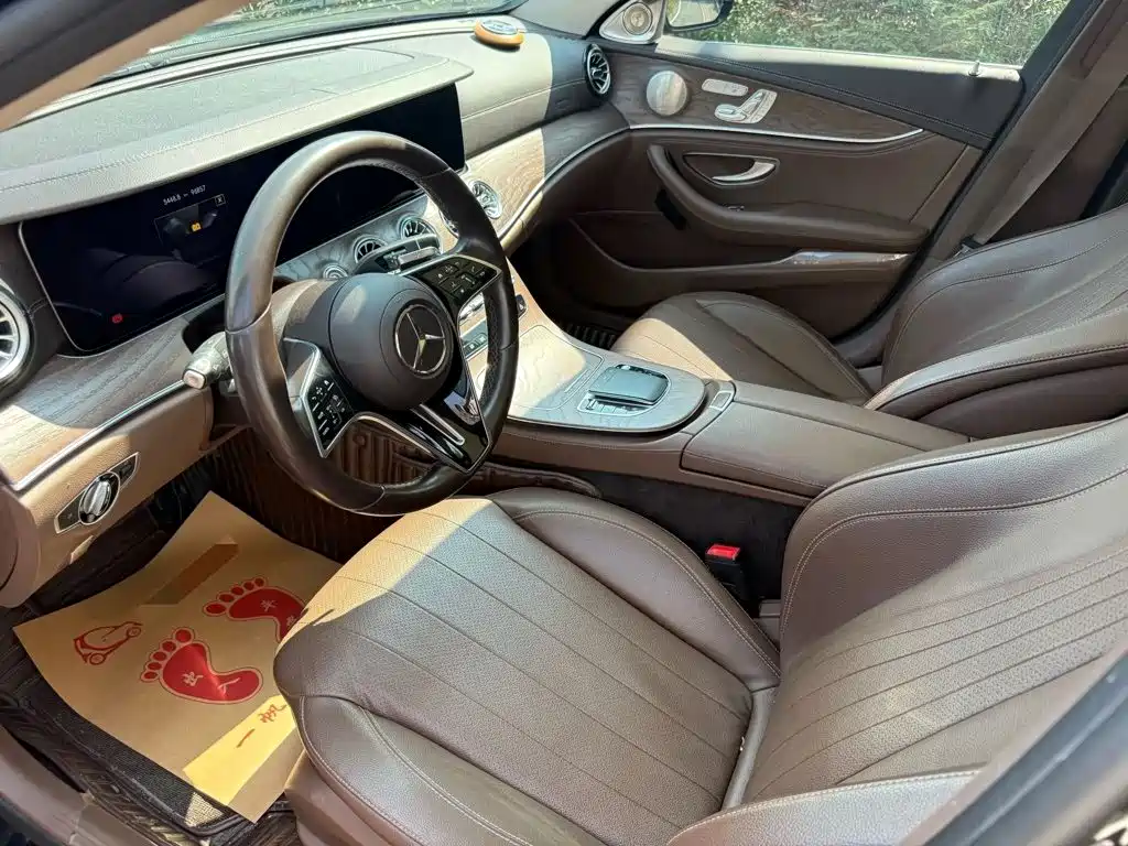 Mercedes-Benz E-Class — миниатюра 5