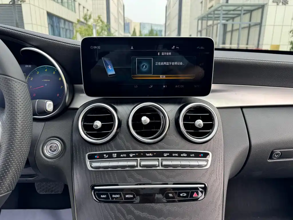 Mercedes-Benz C-Class — миниатюра 7