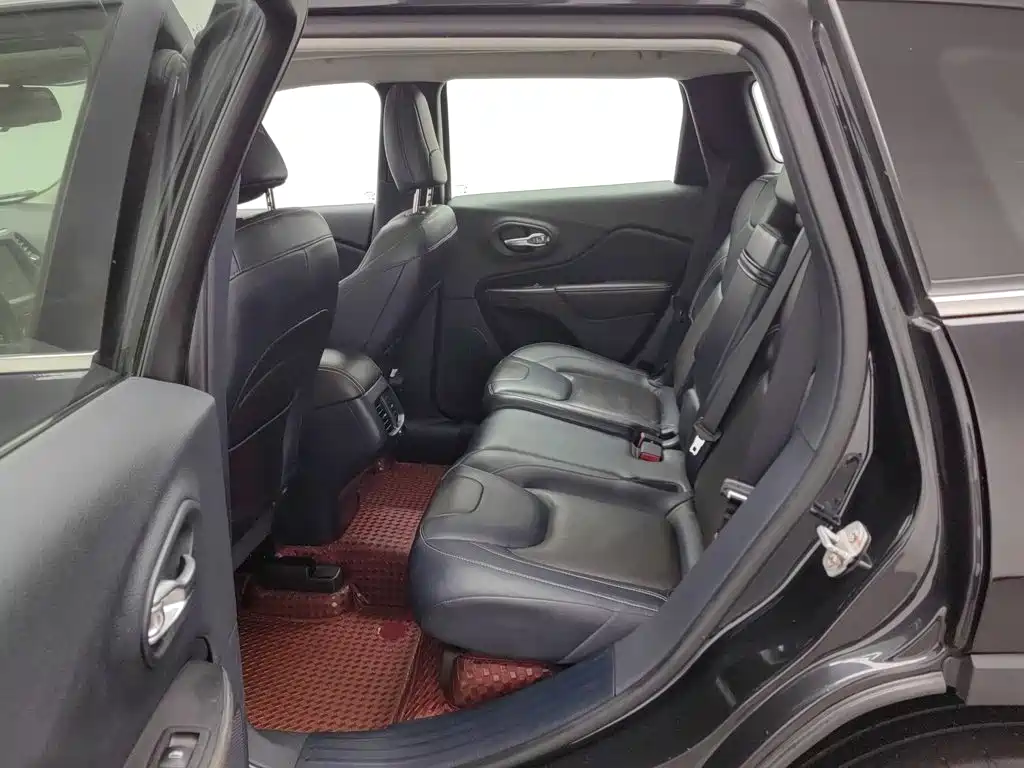 Jeep Cherokee — миниатюра 15