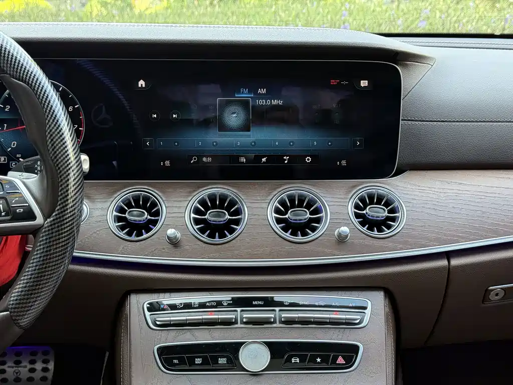 Mercedes-Benz E-Class — миниатюра 12