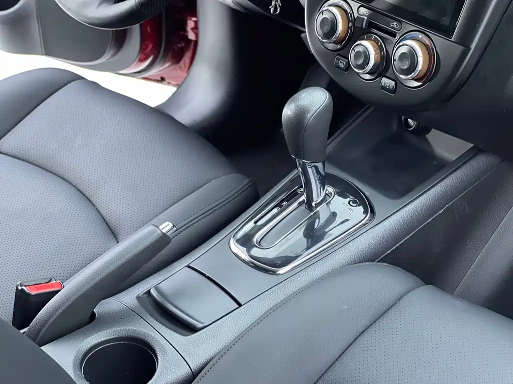 Nissan Tiida — миниатюра 11