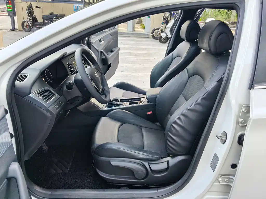 Hyundai Sonata — миниатюра 10