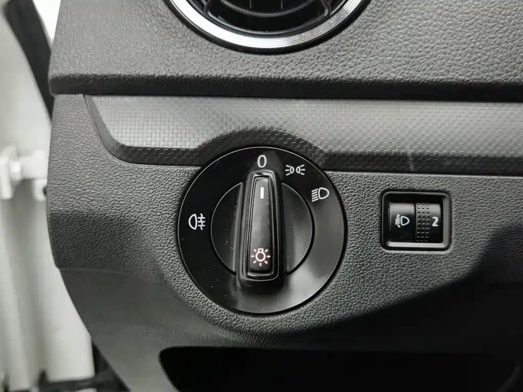 Volkswagen Jetta — миниатюра 21