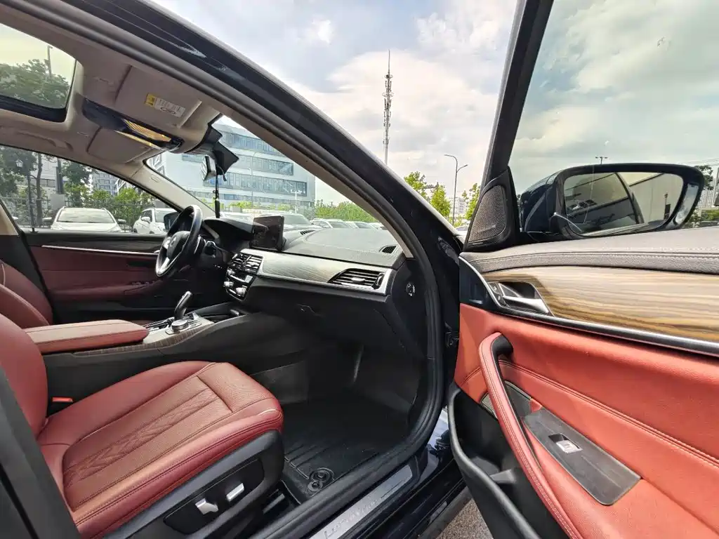 BMW 5 Series — миниатюра 3