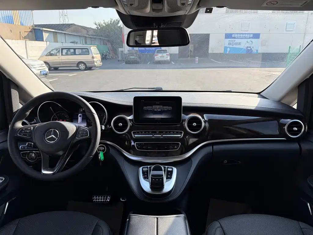 MERCEDES-BENZ V CLASS