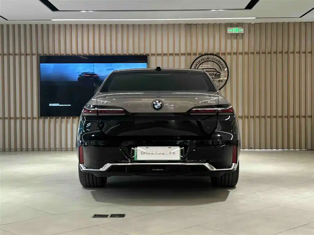 BMW I7