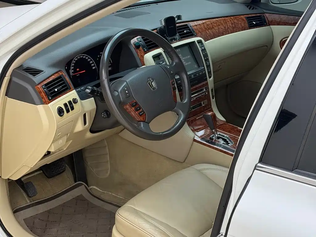Toyota Crown — миниатюра 8