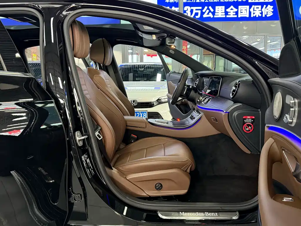 Mercedes-Benz E-Class — миниатюра 11