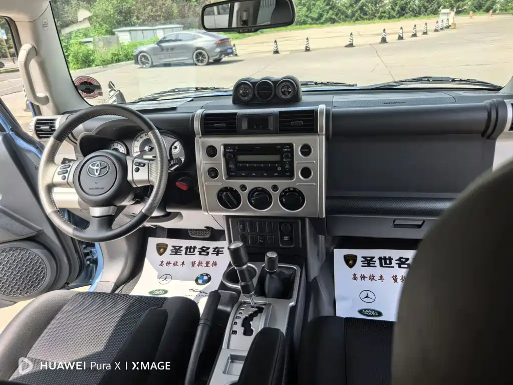 Toyota FJ Cruiser — миниатюра 5