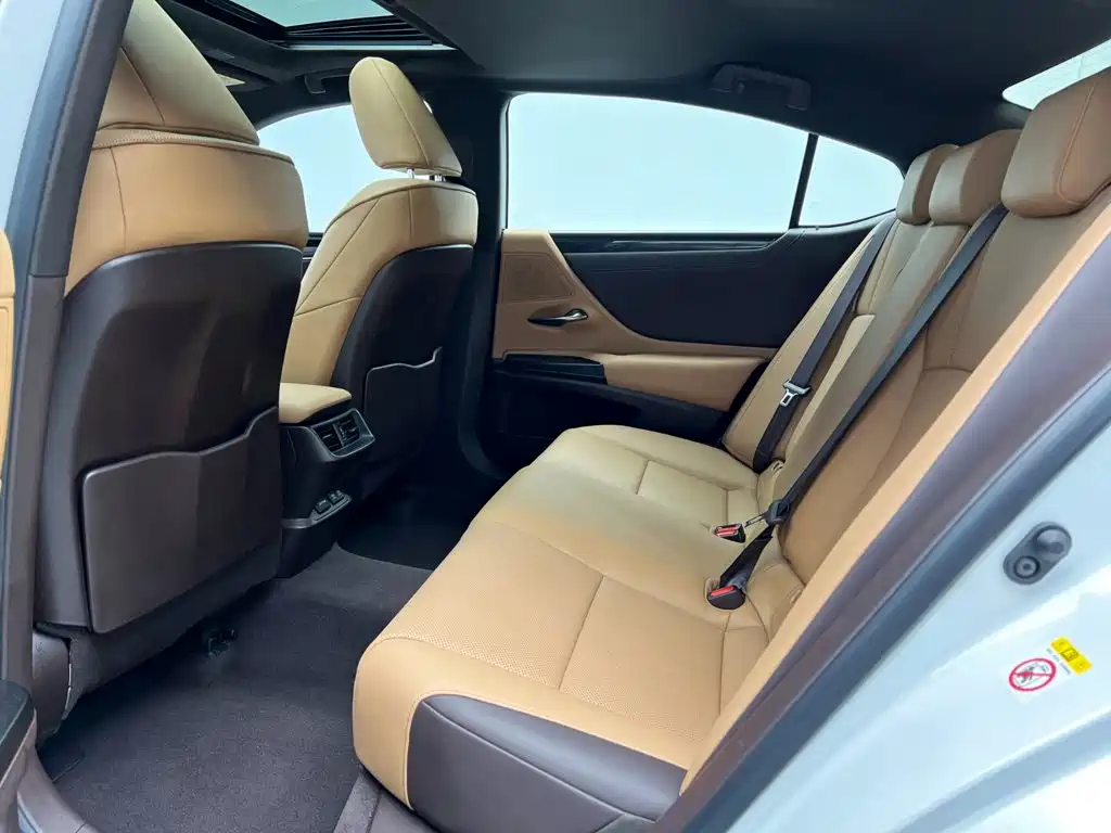 Lexus ES — миниатюра 15