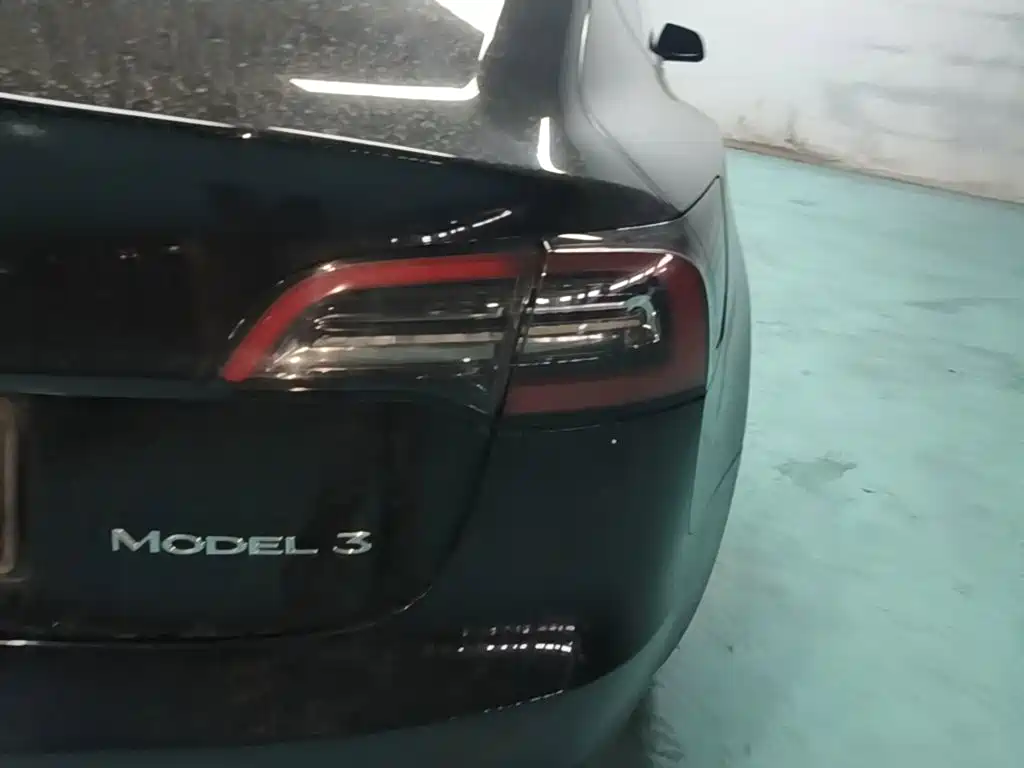 Tesla Model 3 — миниатюра 8