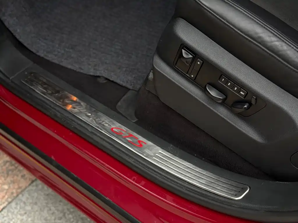 Porsche Cayenne — миниатюра 4