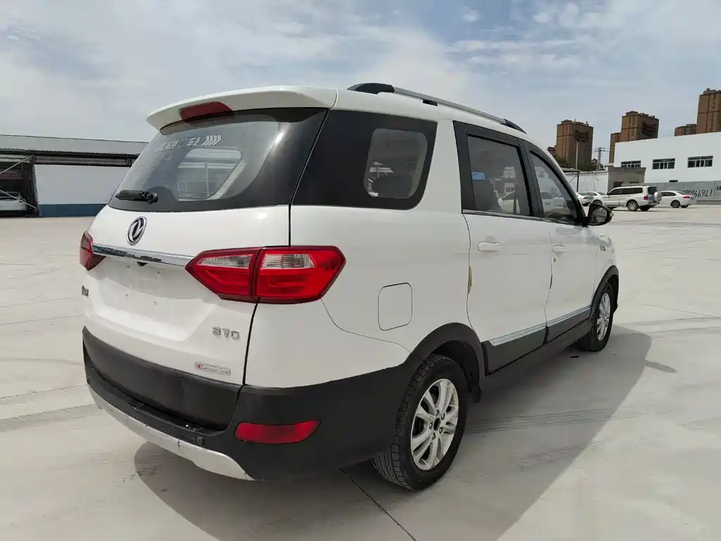 Dongfeng 370 2016 1.5L MT Premium 7 мест