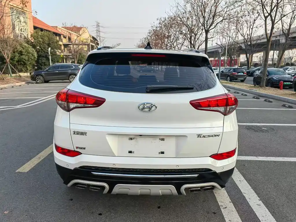 HYUNDAI TUCSON