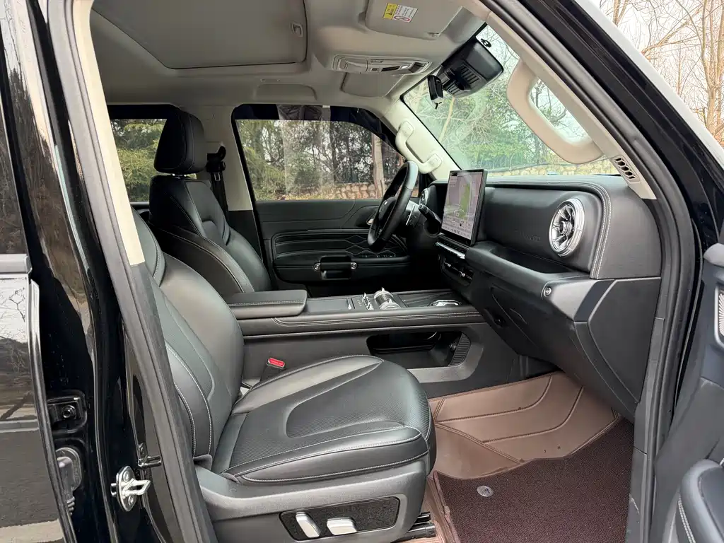 TANK TANK 300 NEW ENERGY