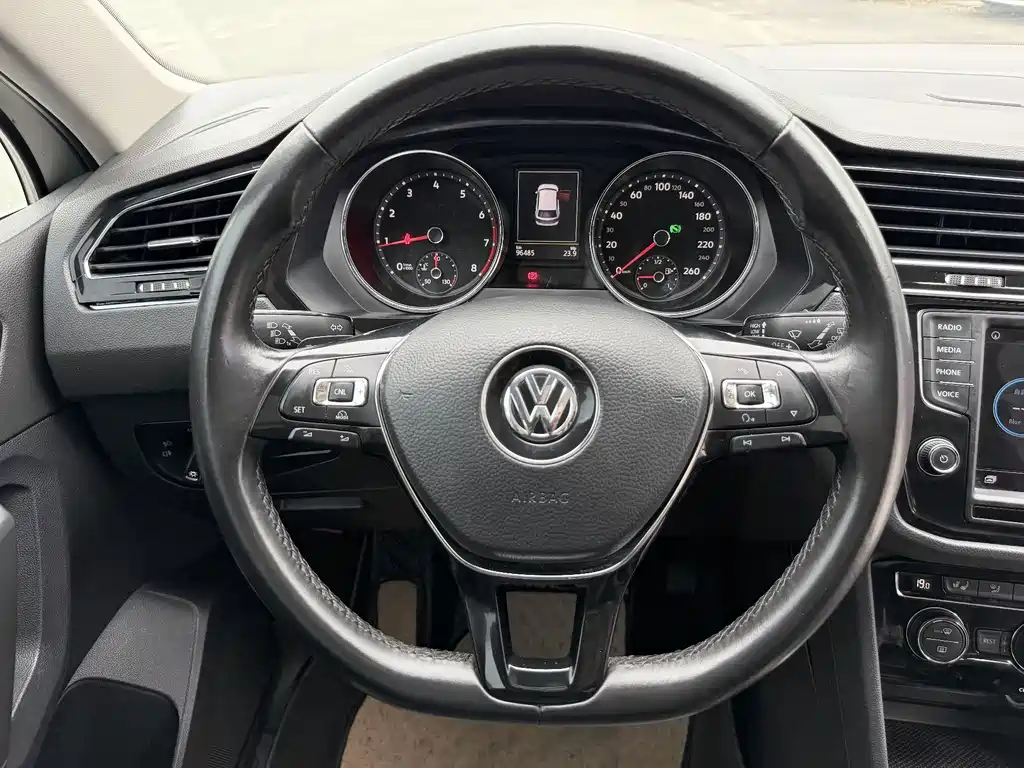 Volkswagen Tiguan L — миниатюра 9