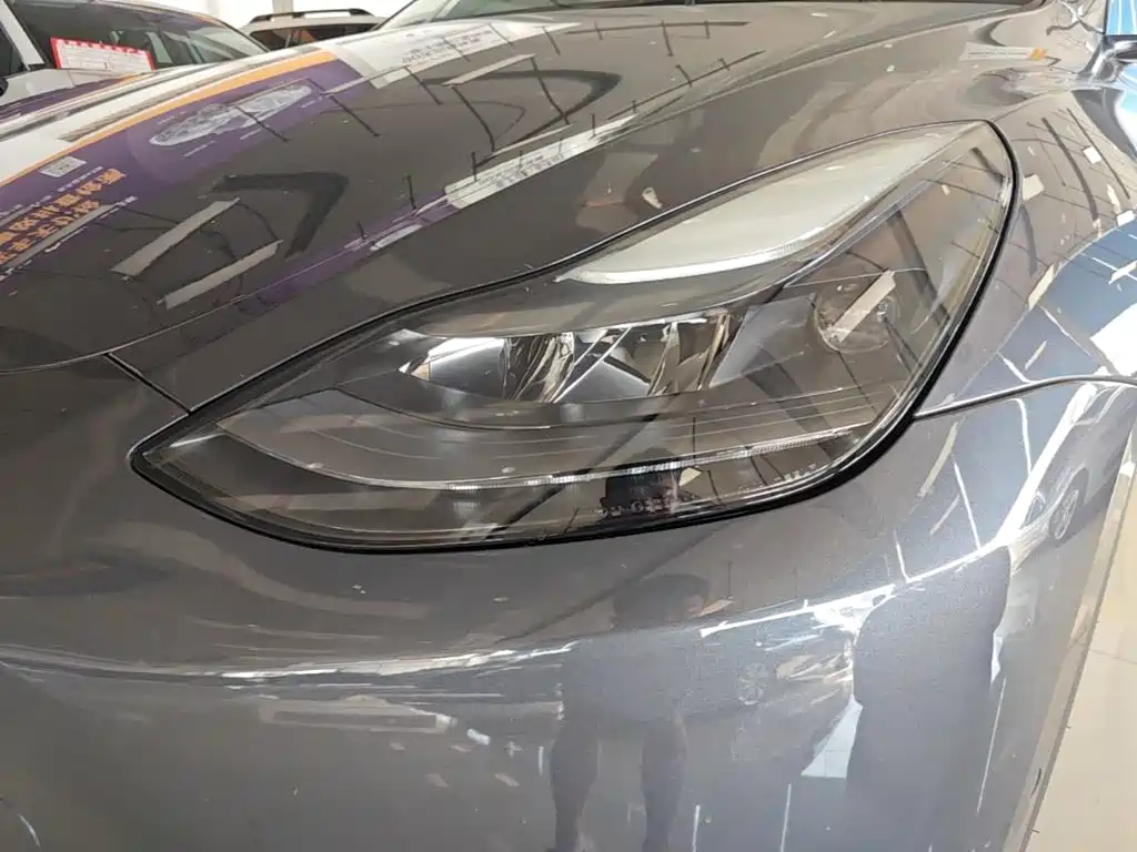 Tesla Model Y — миниатюра 24