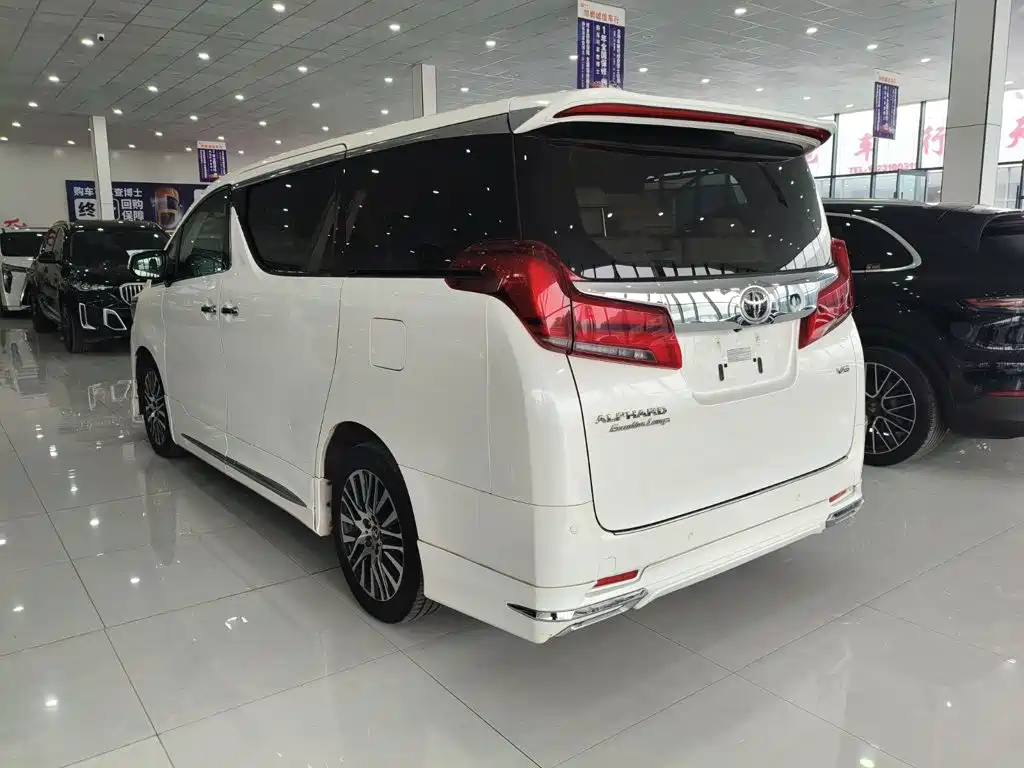 Toyota Alphard — миниатюра 6