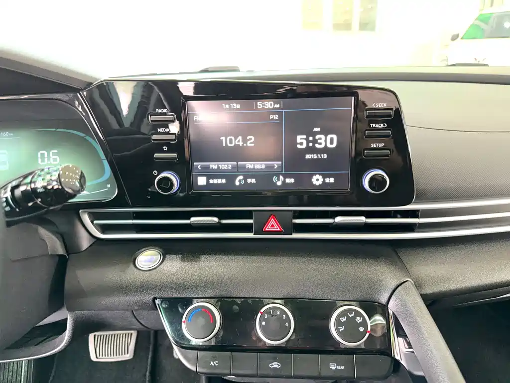 Hyundai Elantra — миниатюра 21