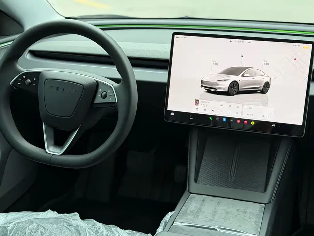 Tesla Model 3 — миниатюра 15