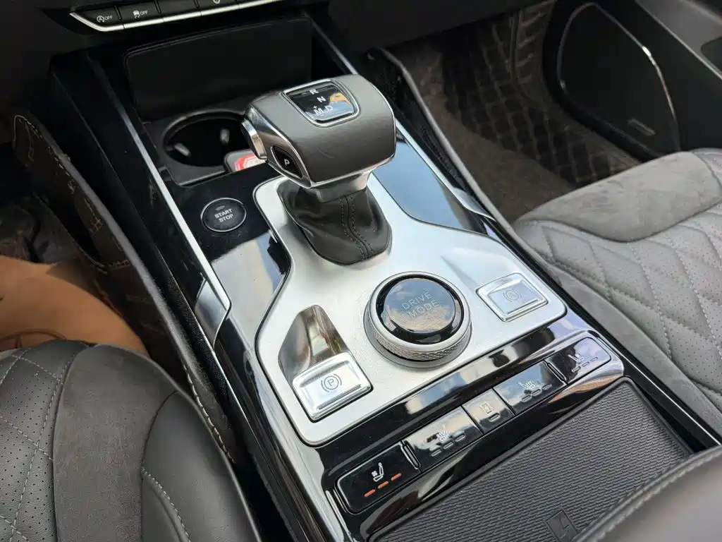 Hongqi Hongqi HS5 — миниатюра 9