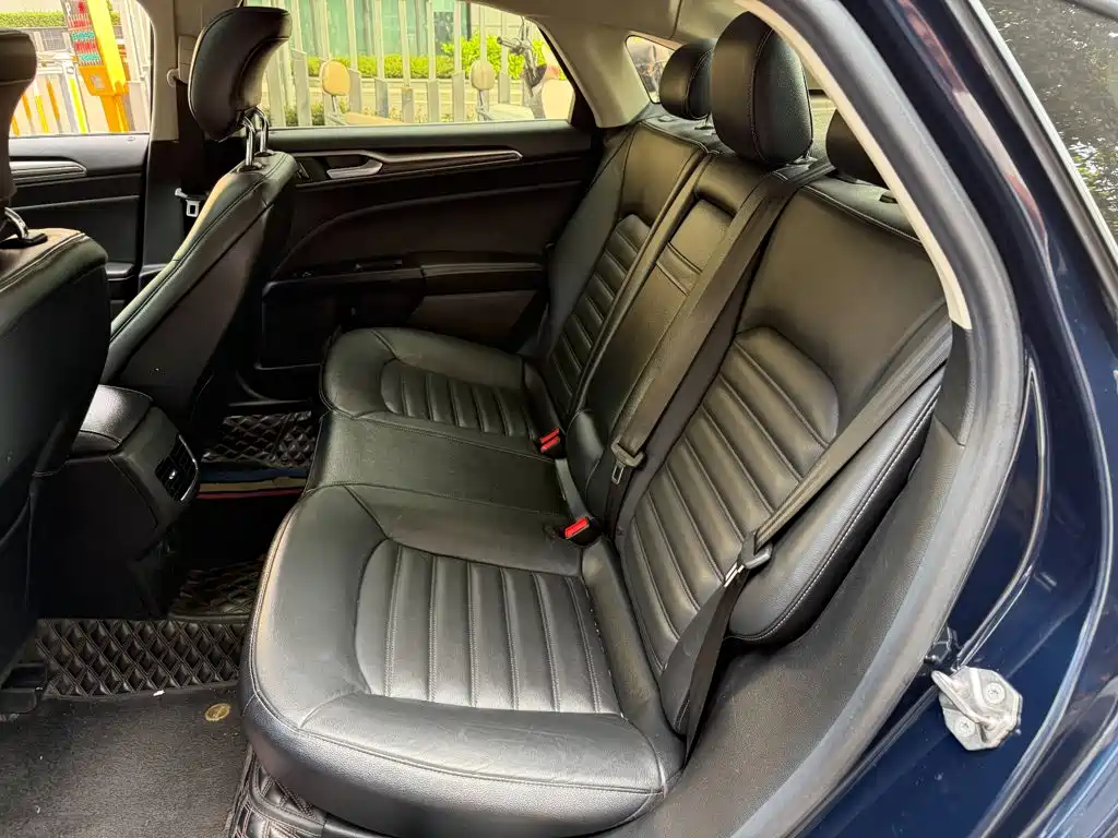 Ford Mondeo — миниатюра 12